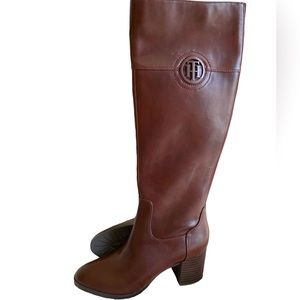 NWOT NEW TOMMY HILFIGER LOGO KNEE HIGH BOOTS size 6.
